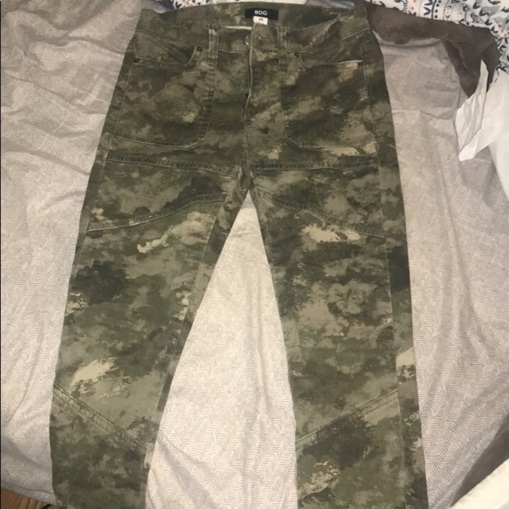 UO camo jeans size 25